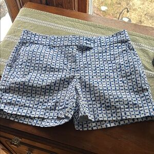 Vineyard Vines adorable Blue and White Patterned Shorts.